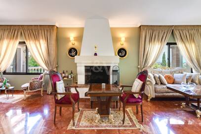 El Paraiso Alto: Elegant villa med golf och havsutsikt