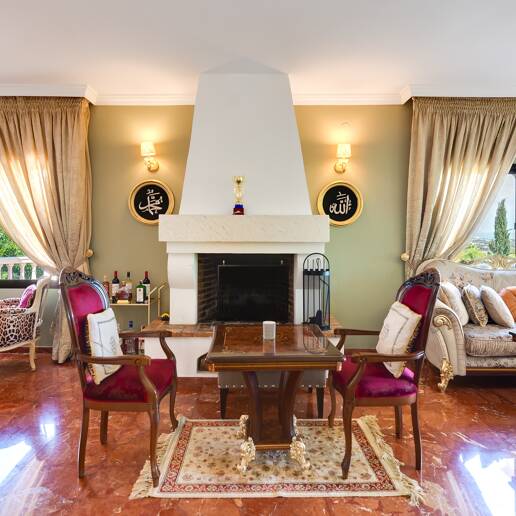El Paraiso Alto: Elegant villa with golf and sea view