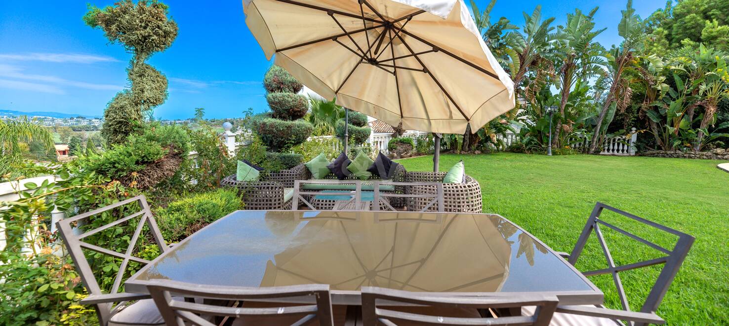 El Paraiso Alto: Elegant villa with golf and sea view