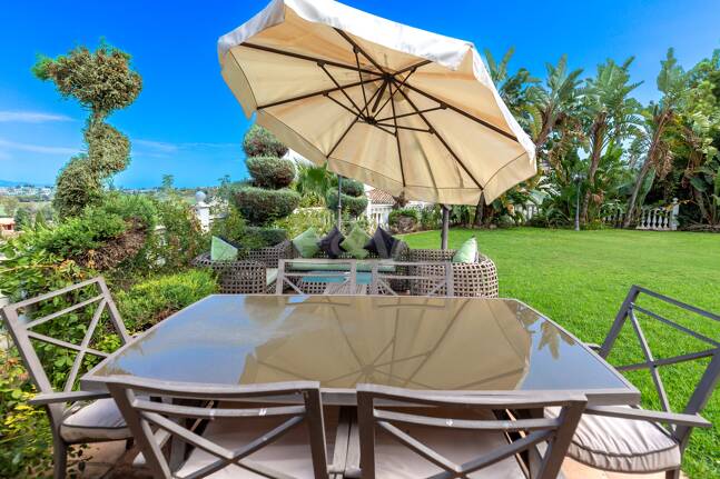 El Paraiso Alto: Elegant villa med golf och havsutsikt