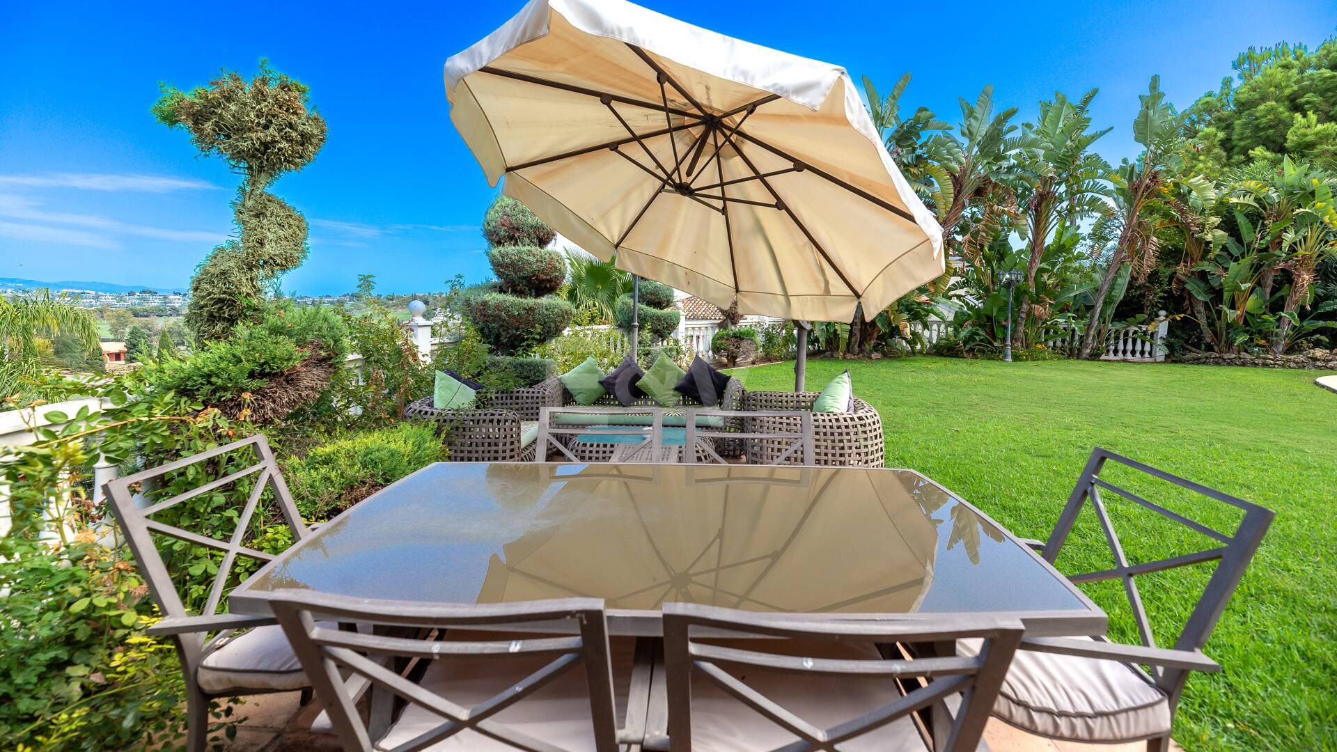 El Paraiso Alto: Élégante villa avec vue sur le golf et la mer