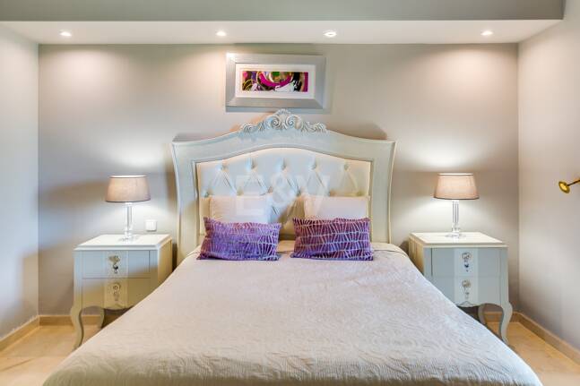 El Paraiso Alto: Elegant villa med golf och havsutsikt