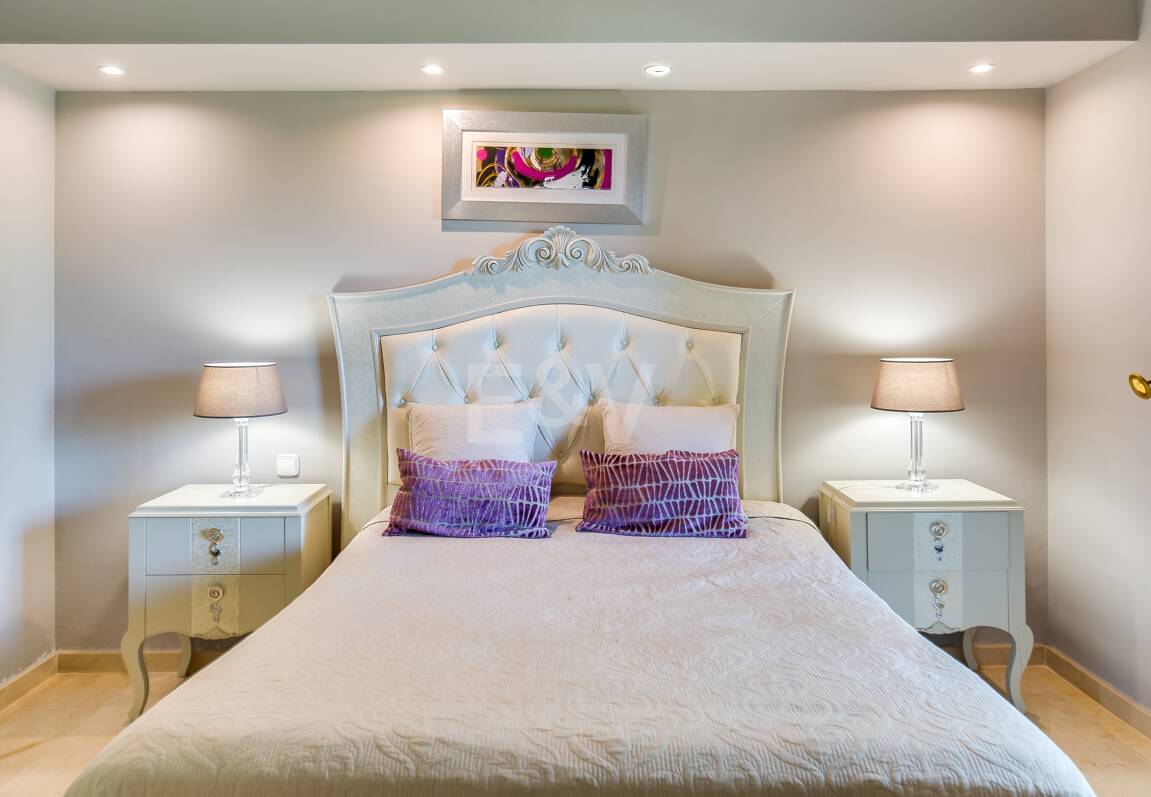 El Paraiso Alto: Elegant villa med golf och havsutsikt