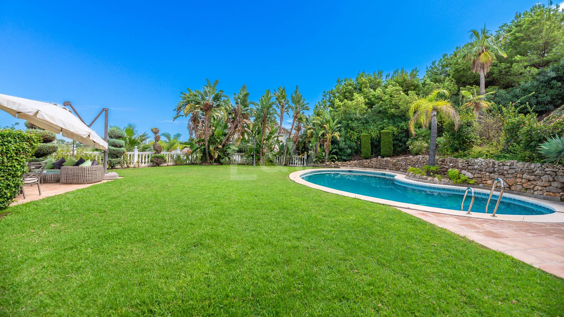 El Paraiso Alto: Élégante villa avec vue sur le golf et la mer