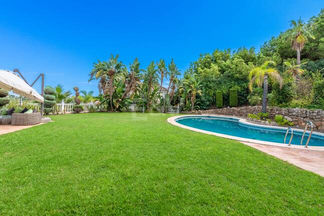 El Paraiso Alto: Elegant villa med golf och havsutsikt