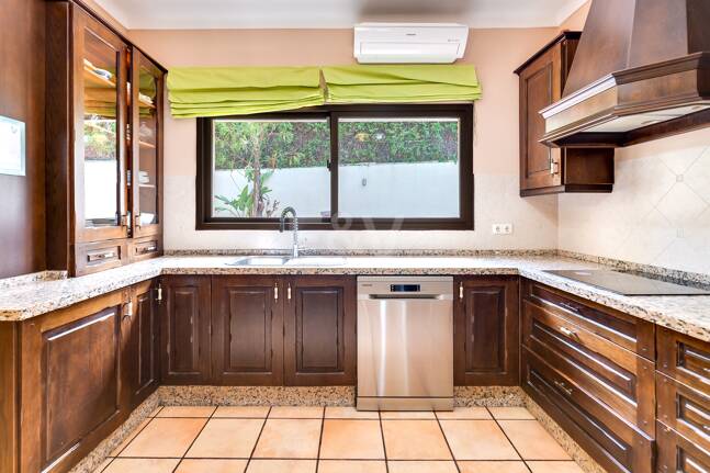 El Paraiso Alto: Elegant villa med golf och havsutsikt