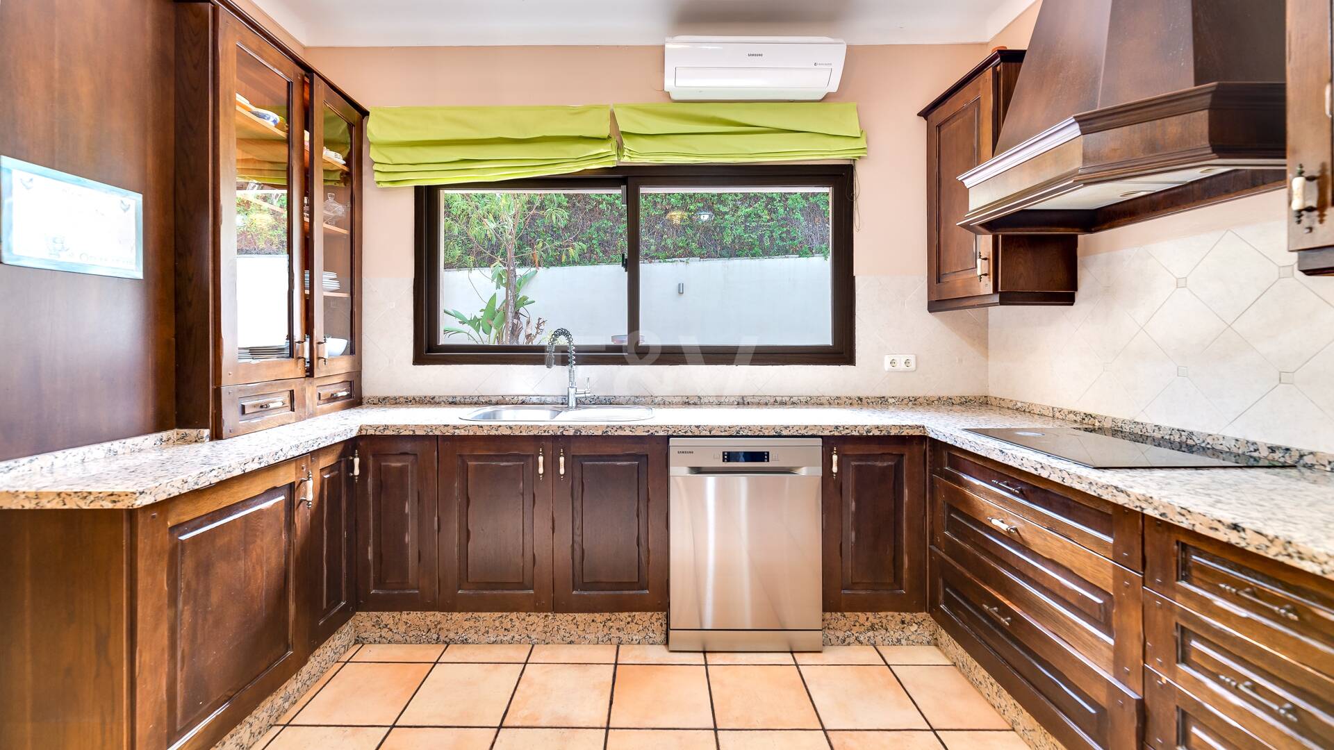 El Paraiso Alto: Elegant villa med golf och havsutsikt