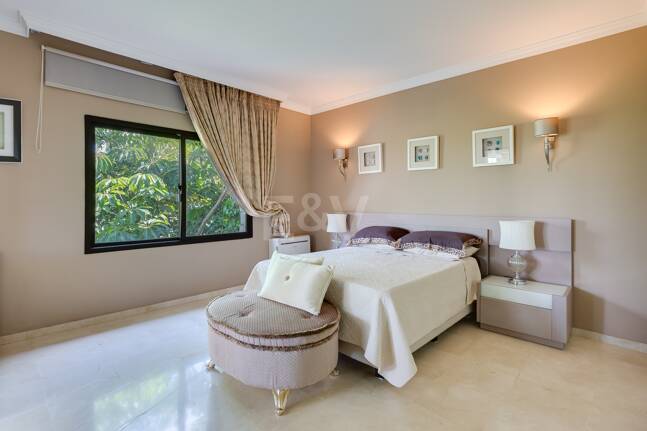 El Paraiso Alto: Elegant villa med golf och havsutsikt