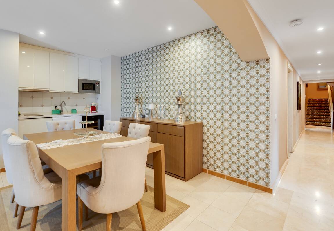 El Paraiso Alto: Elegant villa med golf och havsutsikt