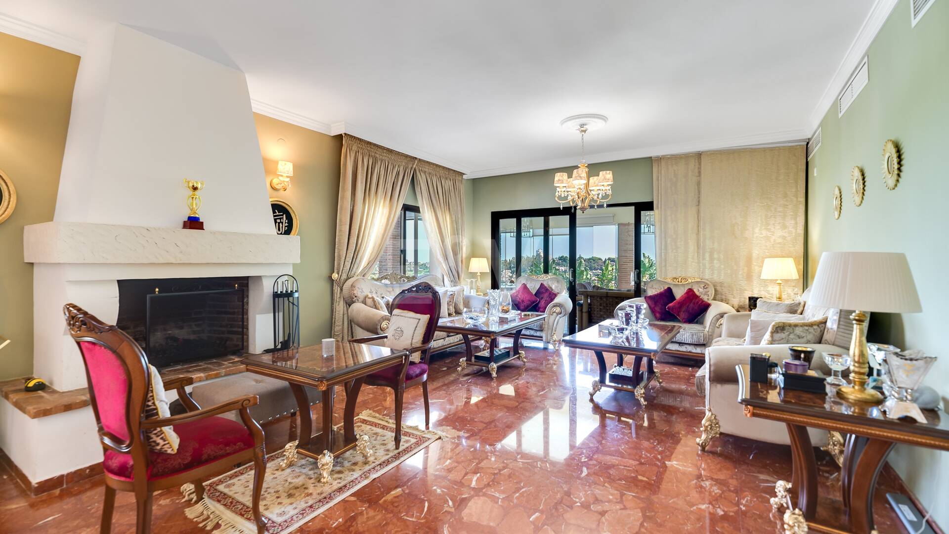 El Paraiso Alto: Elegant villa med golf och havsutsikt