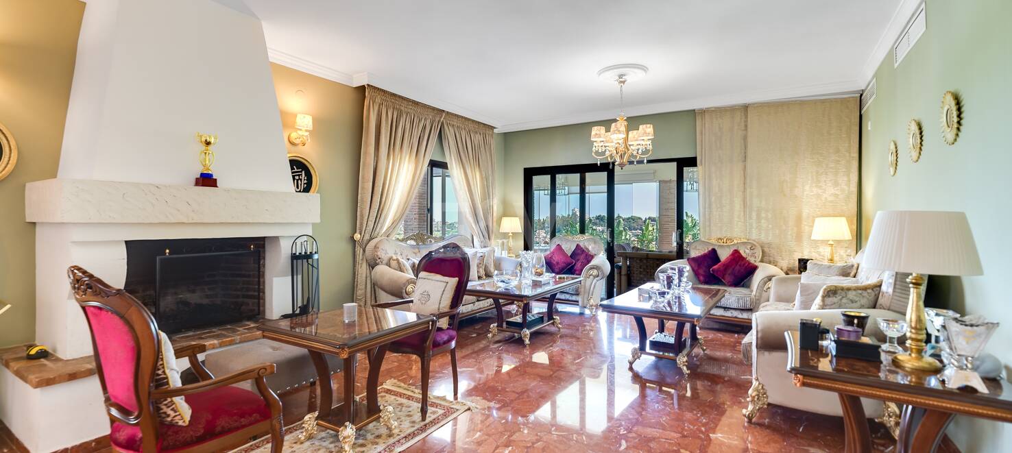 El Paraiso Alto: Elegant villa with golf and sea view