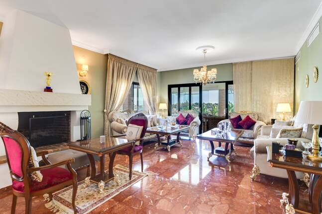 El Paraiso Alto: Elegant villa med golf och havsutsikt