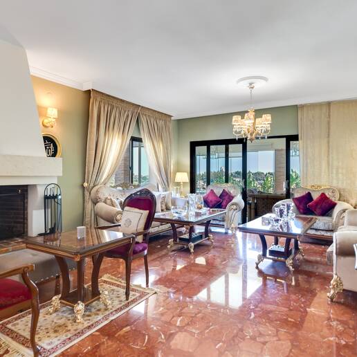 El Paraiso Alto: Elegant villa with golf and sea view