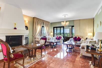 El Paraiso Alto: Elegant villa med golf och havsutsikt