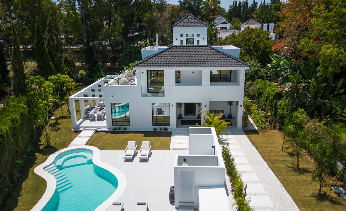 Geräumige Luxusvilla in Las Brisas mit offenem Golfblick