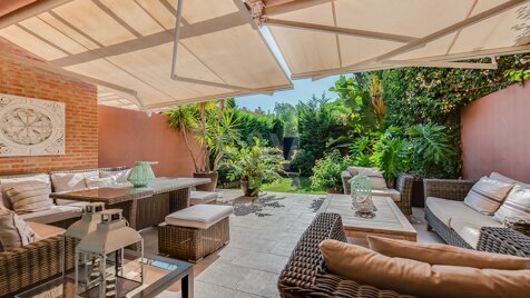 Spacious Beachside Townhouse in Gated Community with Tennis Court