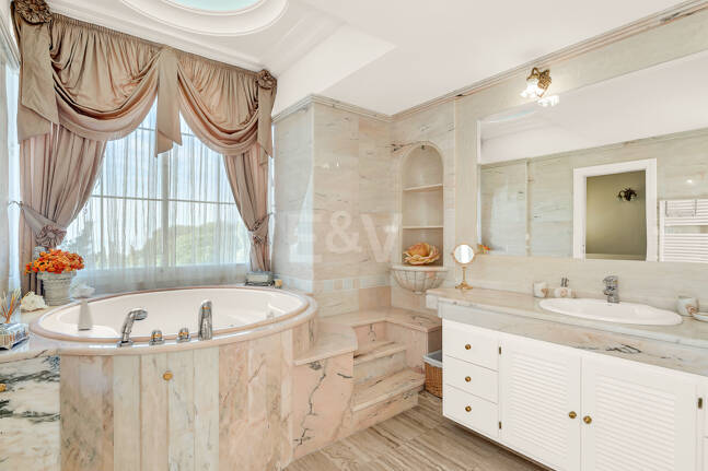 En flykting av lyx med medelhavselegans