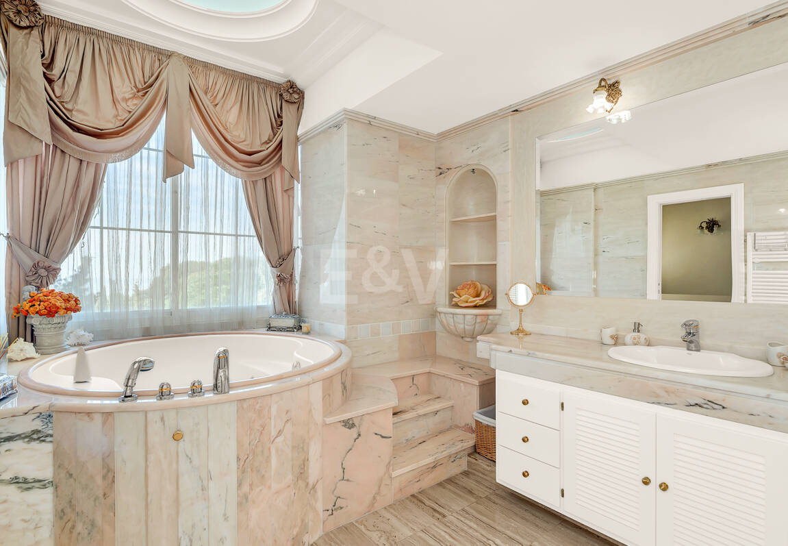 En flykting av lyx med medelhavselegans