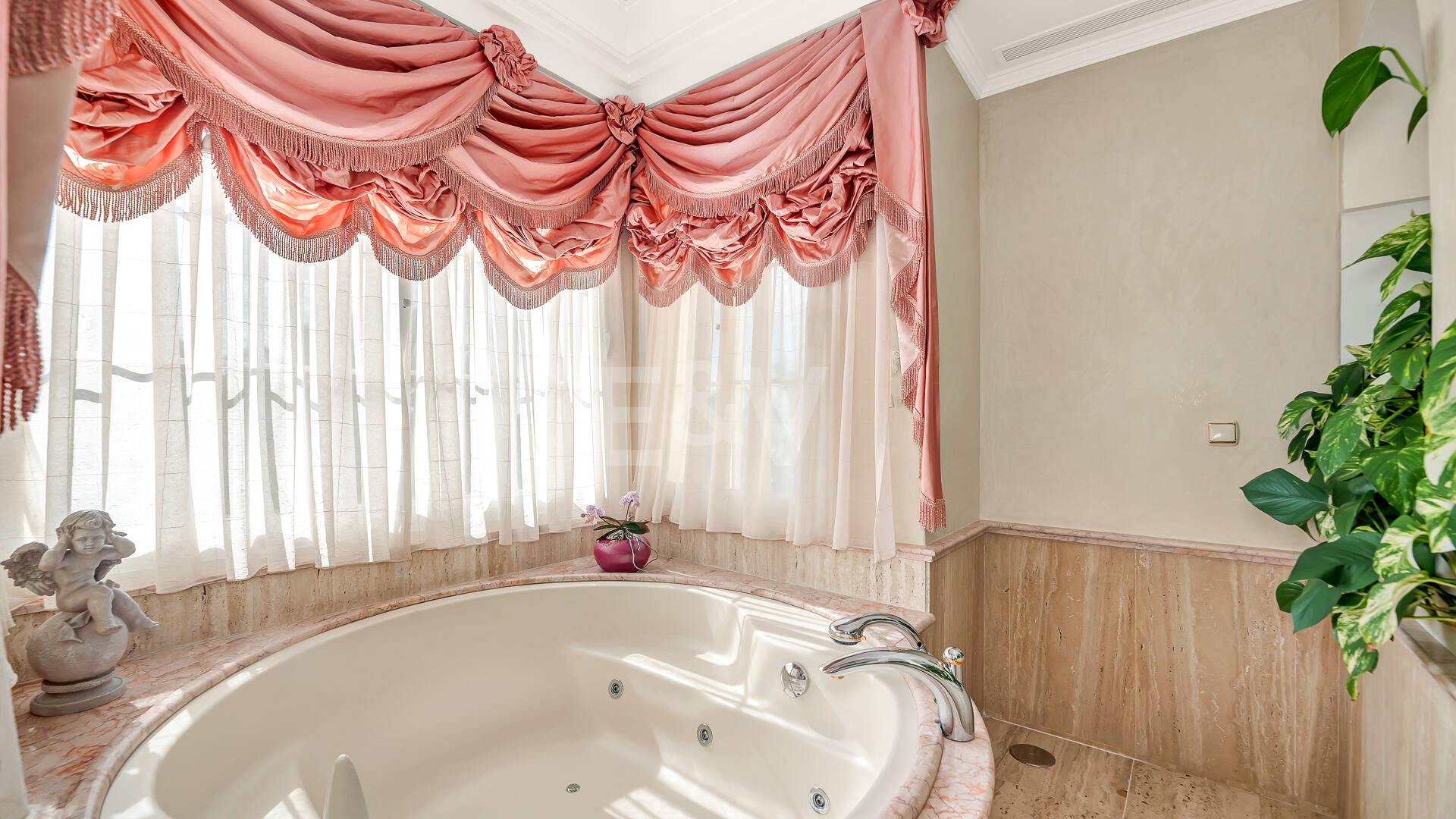 Un refugio de lujo con elegancia mediterránea en Sierra Blanca