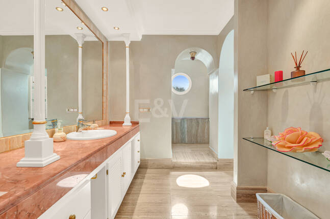 En flykting av lyx med medelhavselegans