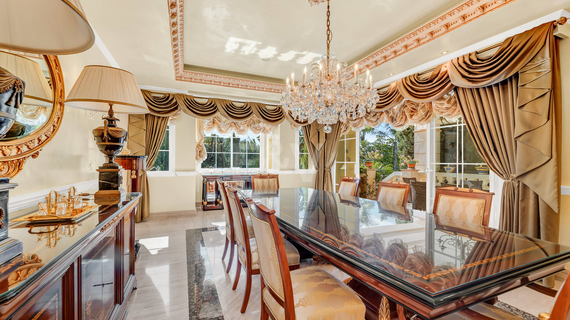 En flykting av lyx med medelhavselegans