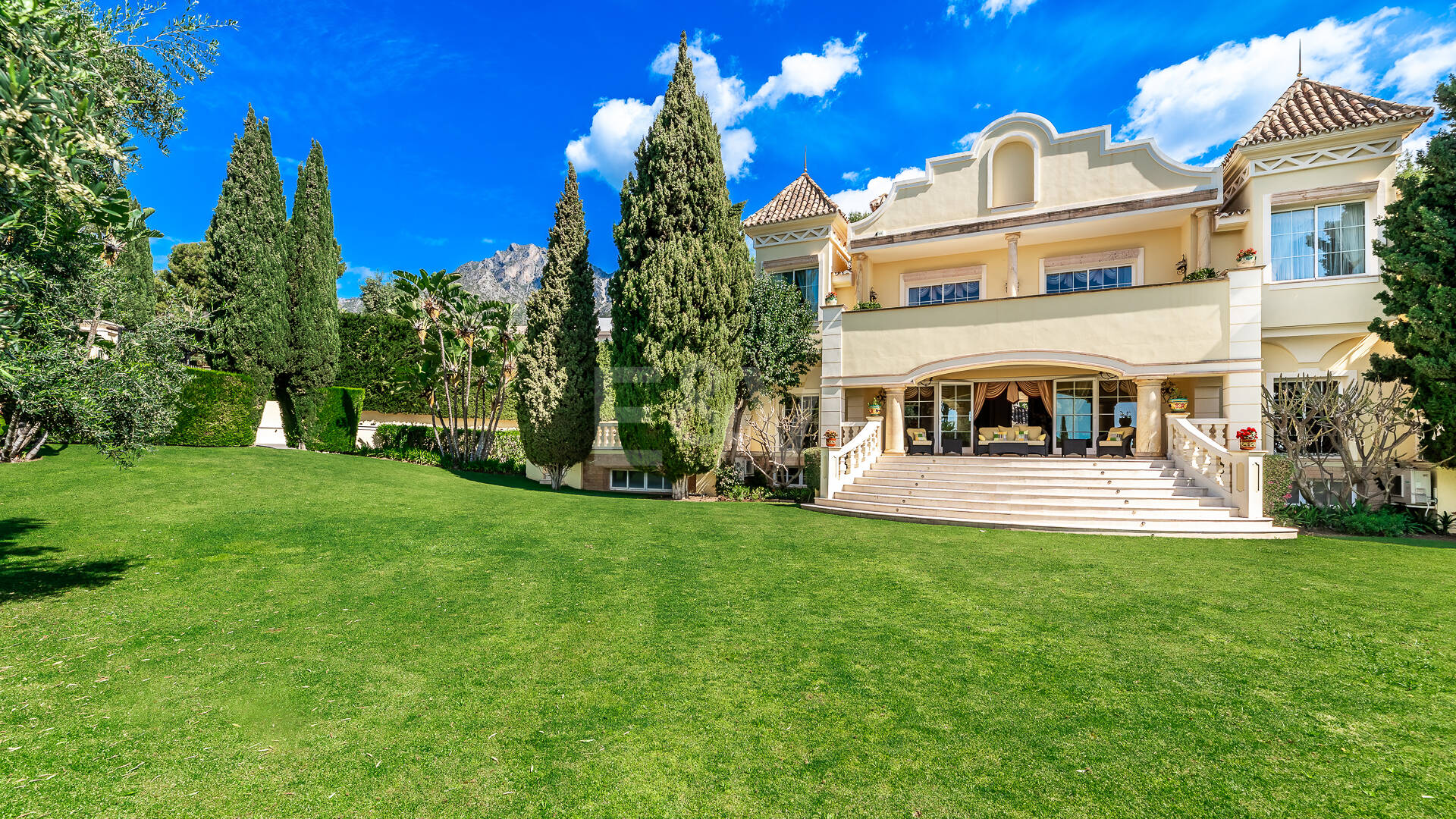 Un refugio de lujo con elegancia mediterránea en Sierra Blanca