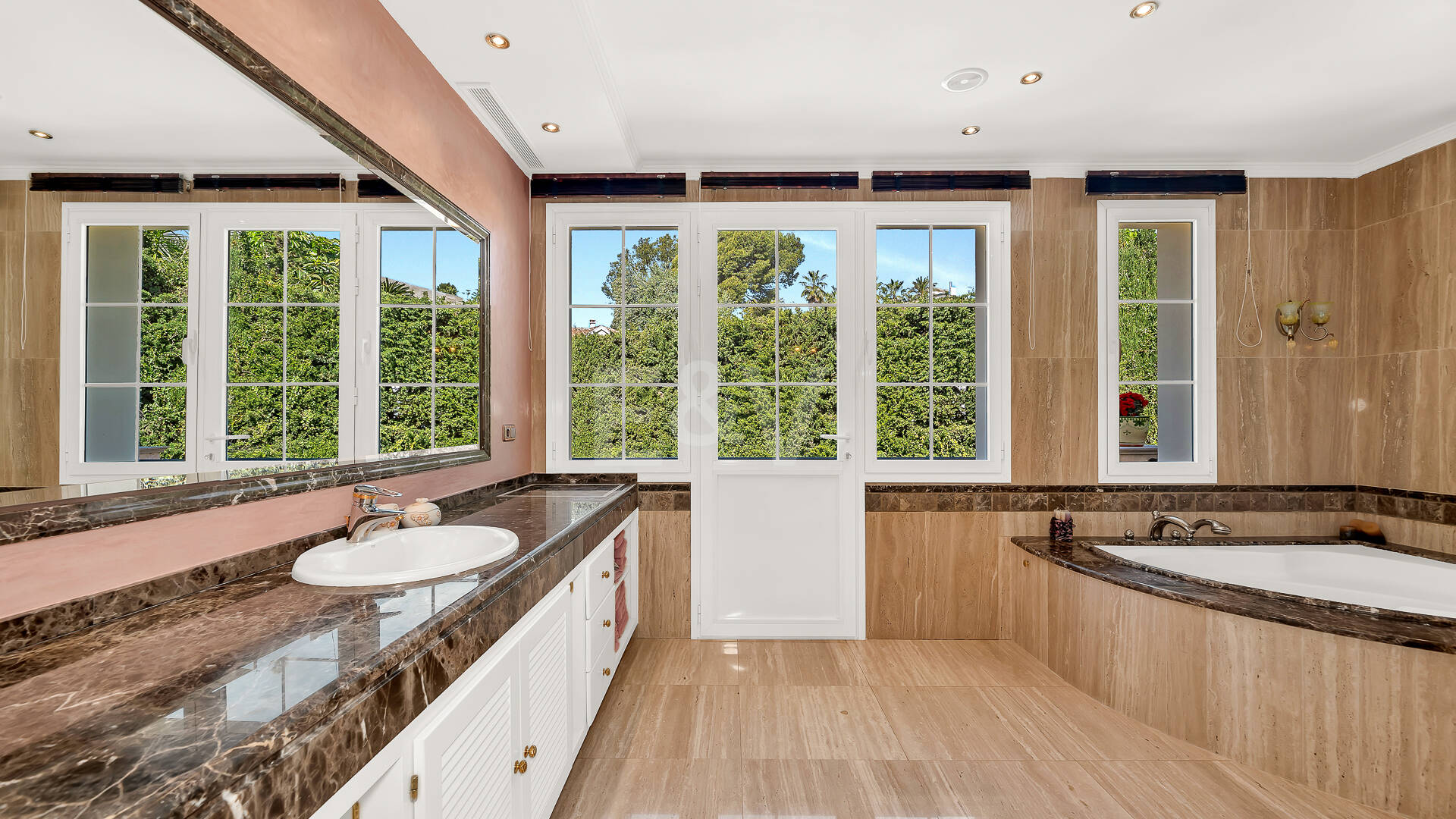 Un refugio de lujo con elegancia mediterránea en Sierra Blanca