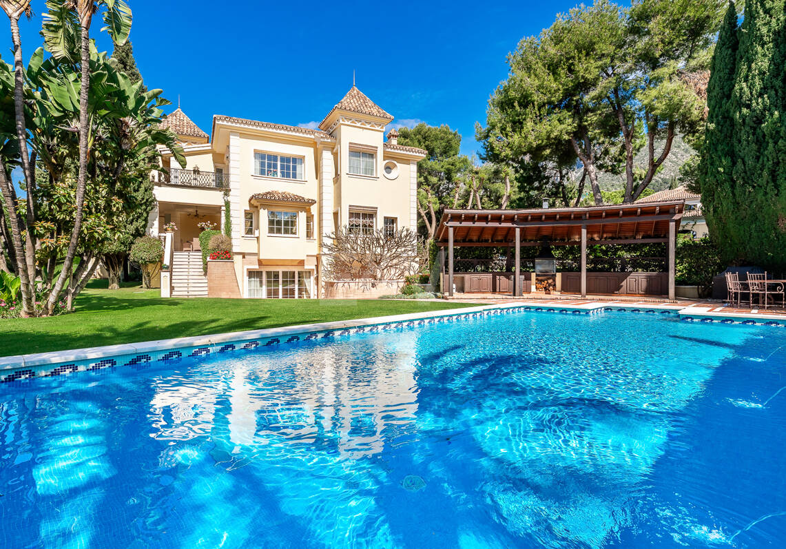 Refuge of Luxury with Mediterranean Elegance