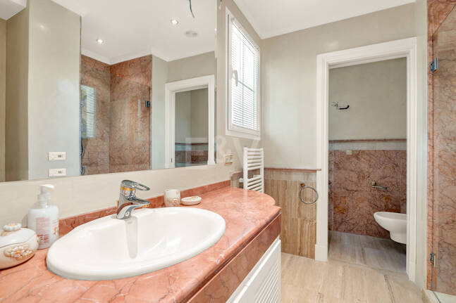 En flykting av lyx med medelhavselegans