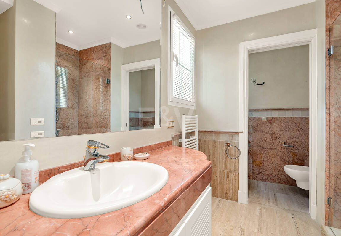 En flykting av lyx med medelhavselegans