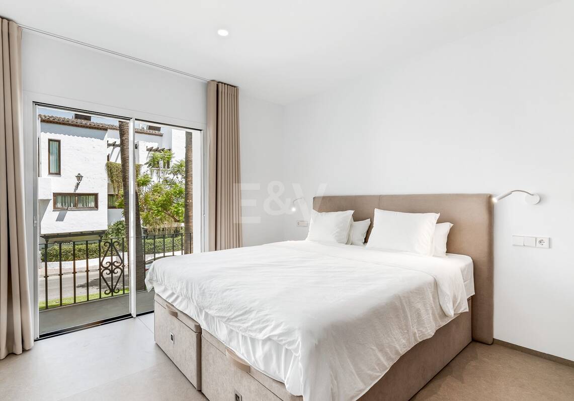 Sophisticated Apartment in the Prestigious Puente Romano