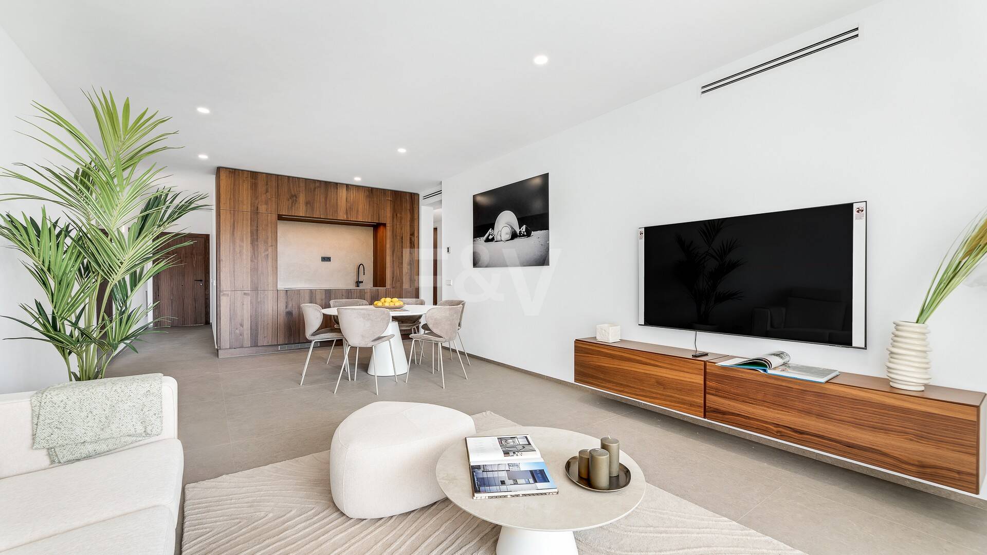 Sophisticated Apartment in the Prestigious Puente Romano