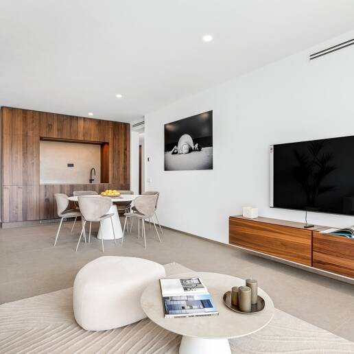 Sophisticated 3 bedroom Apartment in the Prestigious Marina de Puente Romano