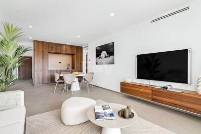 Sophisticated 3 bedroom Apartment in the Prestigious Marina de Puente Romano