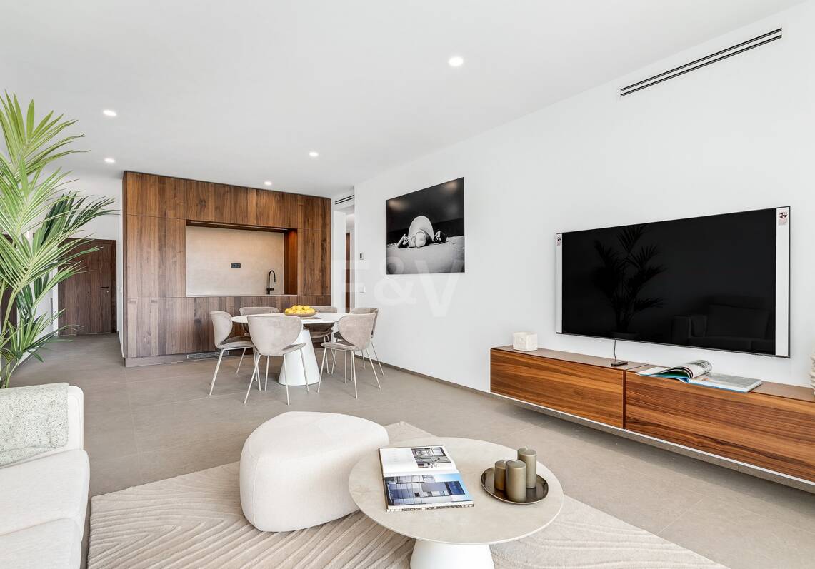 Sophisticated Apartment in the Prestigious Puente Romano