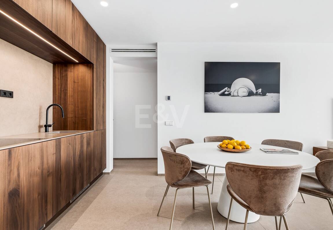 Sophisticated Apartment in the Prestigious Puente Romano