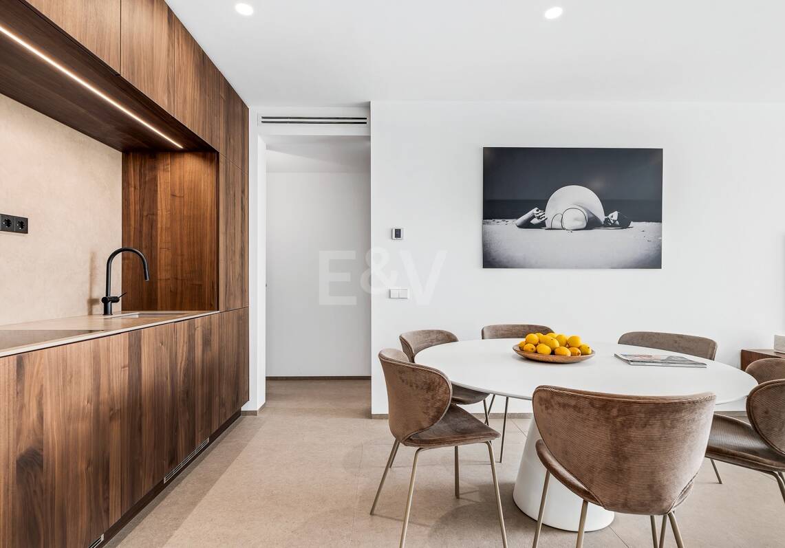 Sophisticated Apartment in the Prestigious Puente Romano