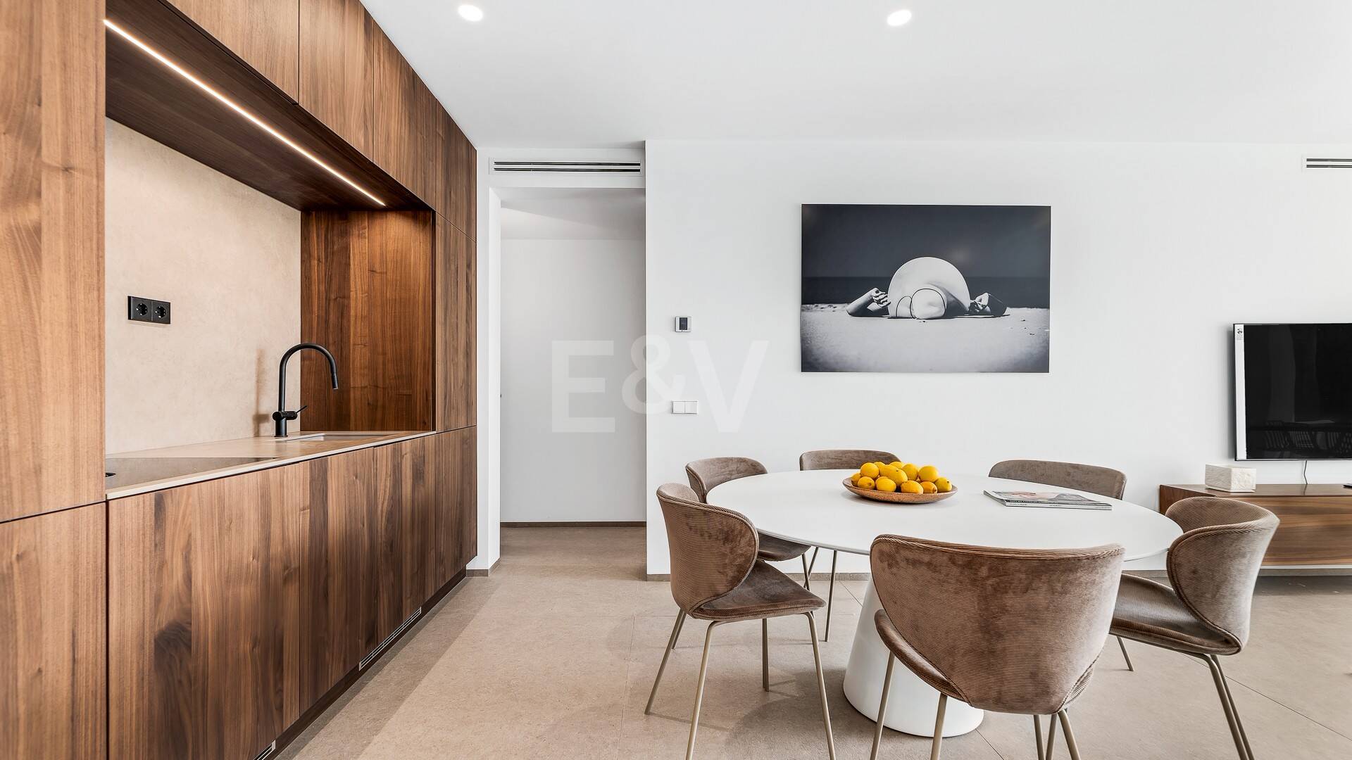 Sophisticated Apartment in the Prestigious Puente Romano