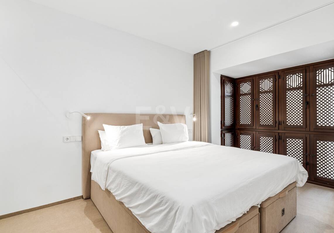 Sophisticated Apartment in the Prestigious Puente Romano