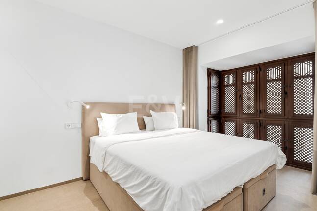 Sophisticated Apartment in the Prestigious Puente Romano