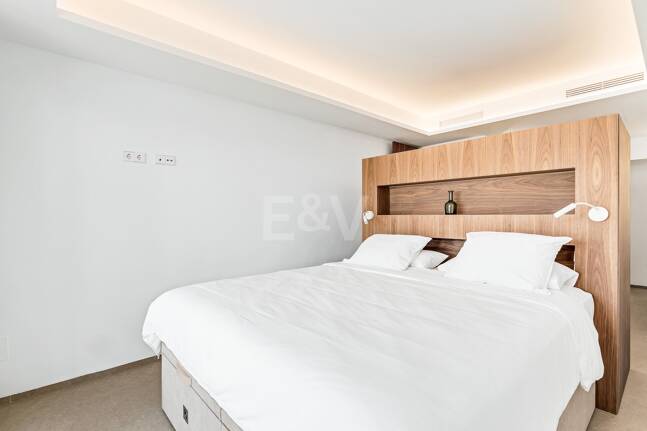 Sophisticated Apartment in the Prestigious Puente Romano