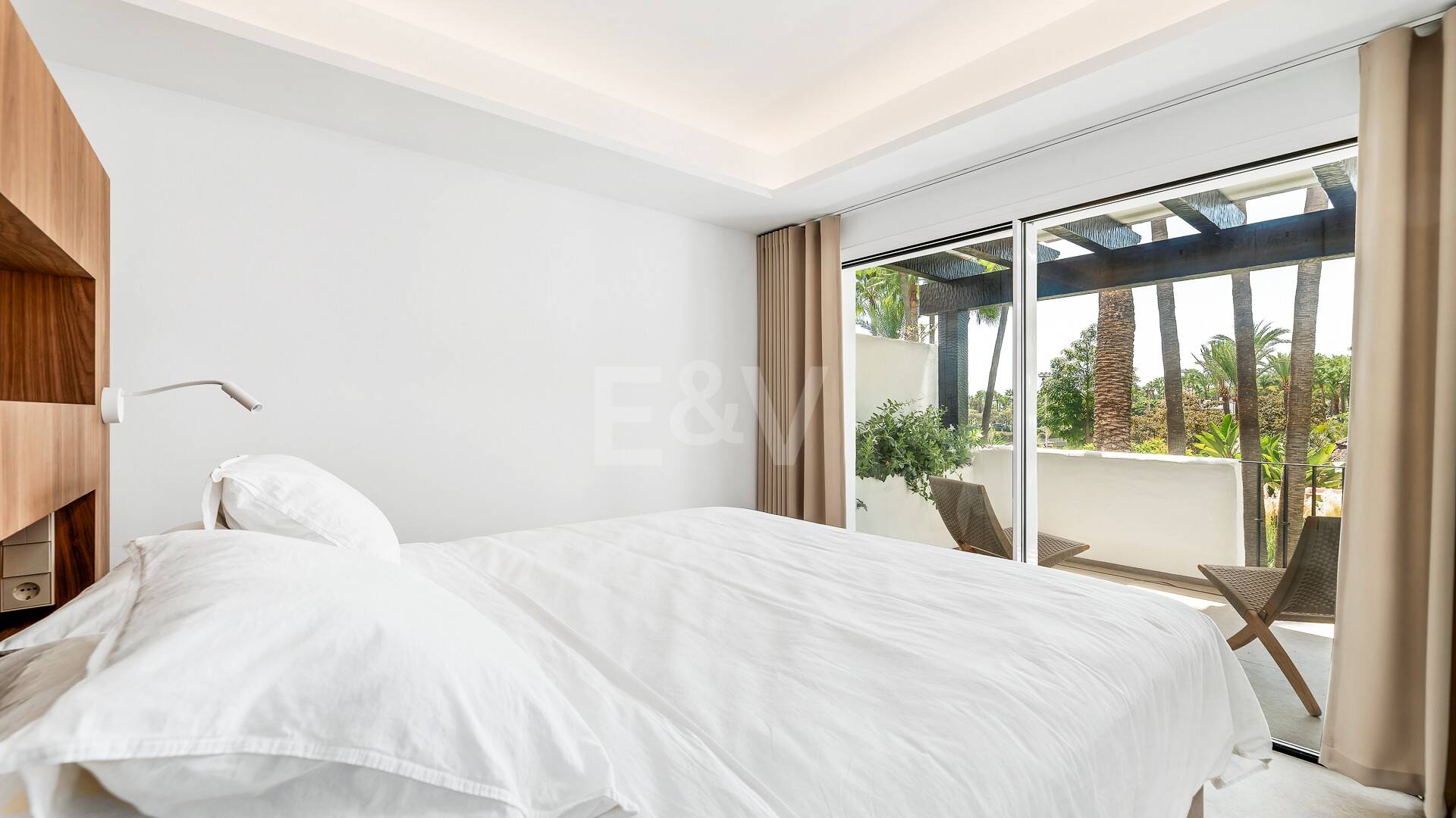 Sophisticated Apartment in the Prestigious Puente Romano