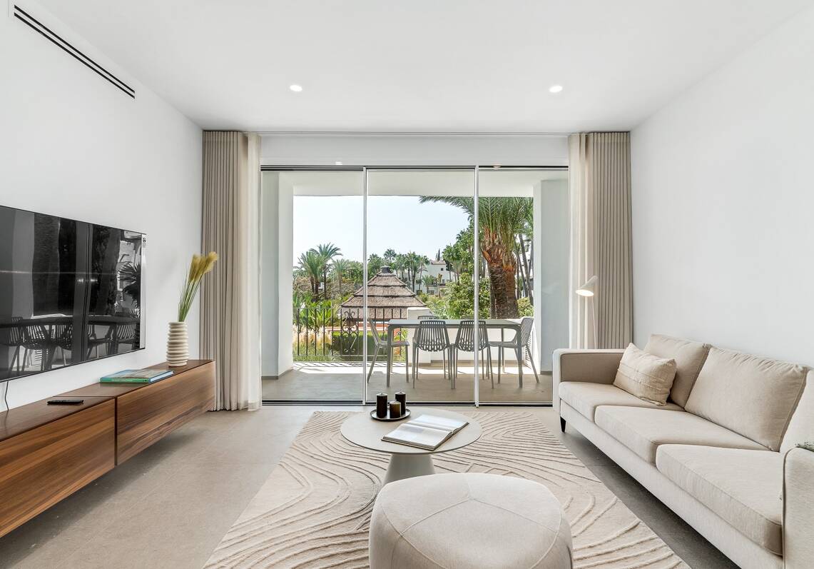Sophisticated Apartment in the Prestigious Puente Romano