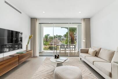 Sophisticated Apartment in the Prestigious Puente Romano