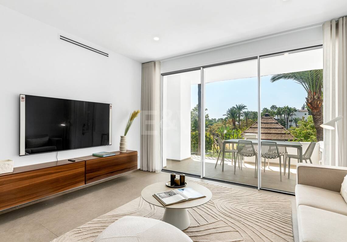 Sophisticated Apartment in the Prestigious Puente Romano