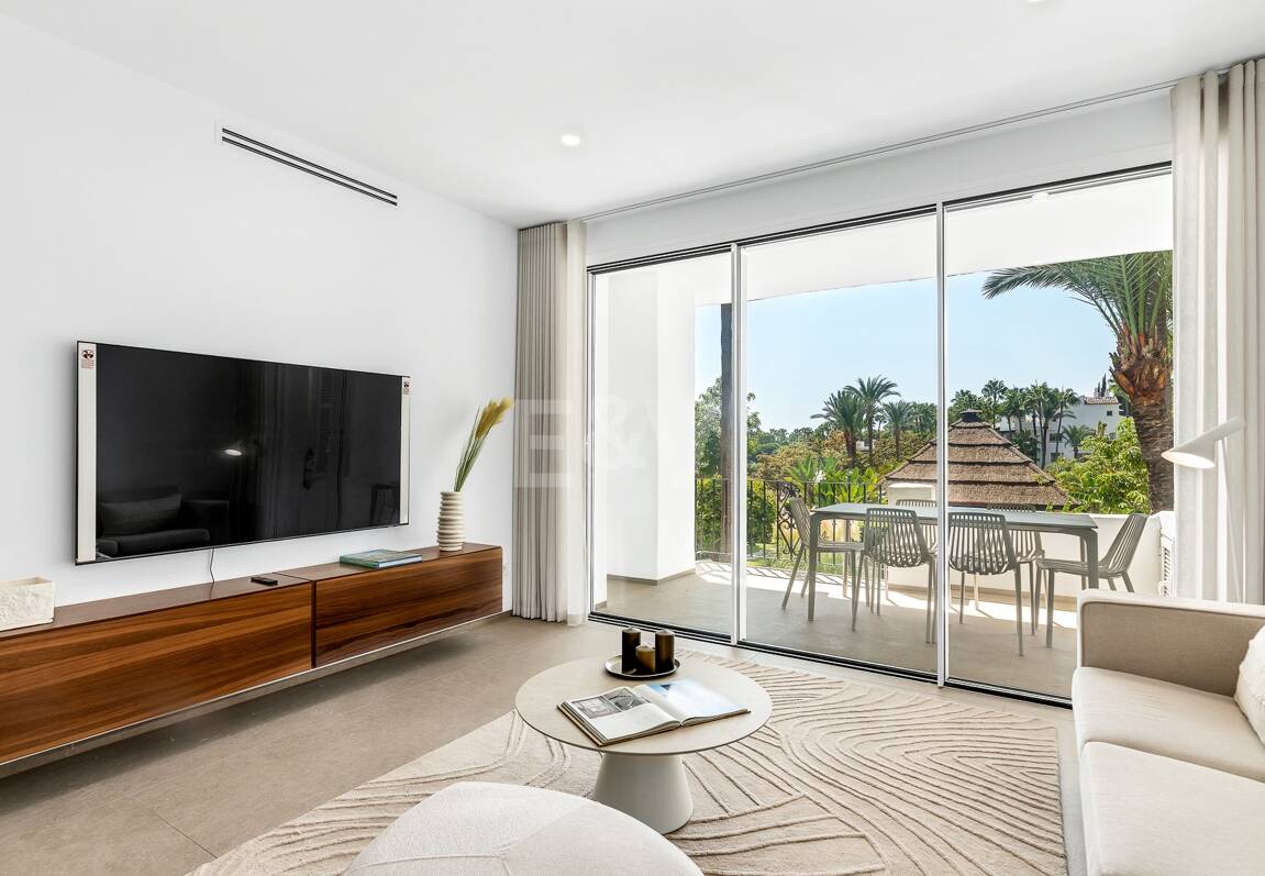 Sophisticated Apartment in the Prestigious Puente Romano