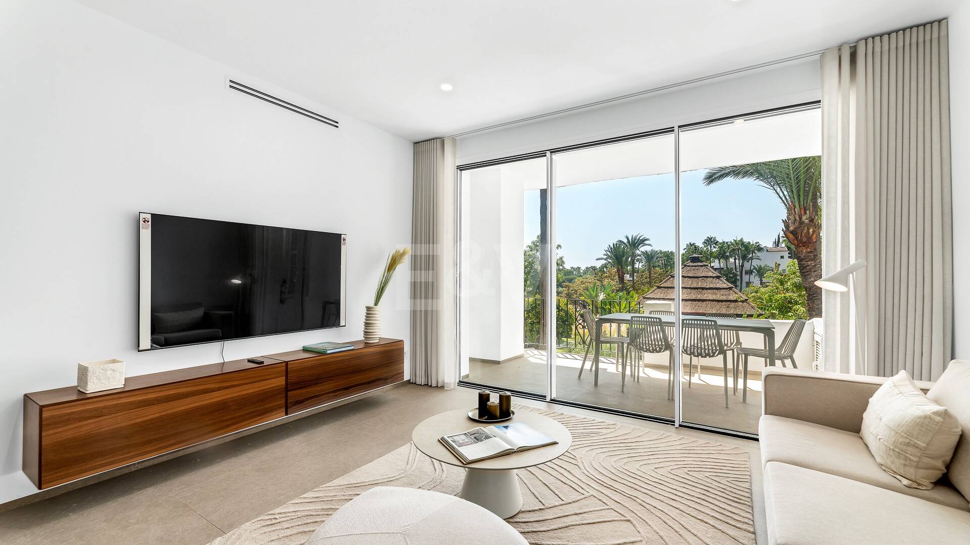 Sophisticated Apartment in the Prestigious Puente Romano