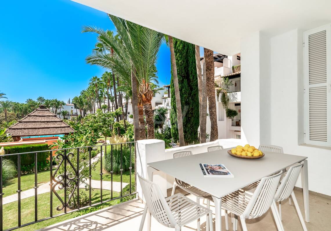 Sophisticated Apartment in the Prestigious Puente Romano