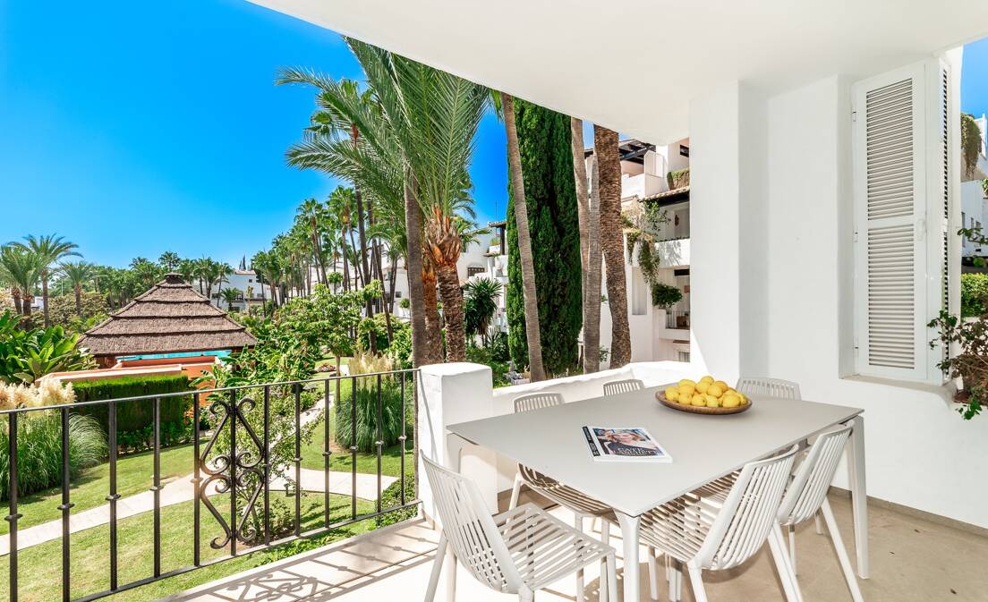 Sophisticated Apartment in the Prestigious Puente Romano