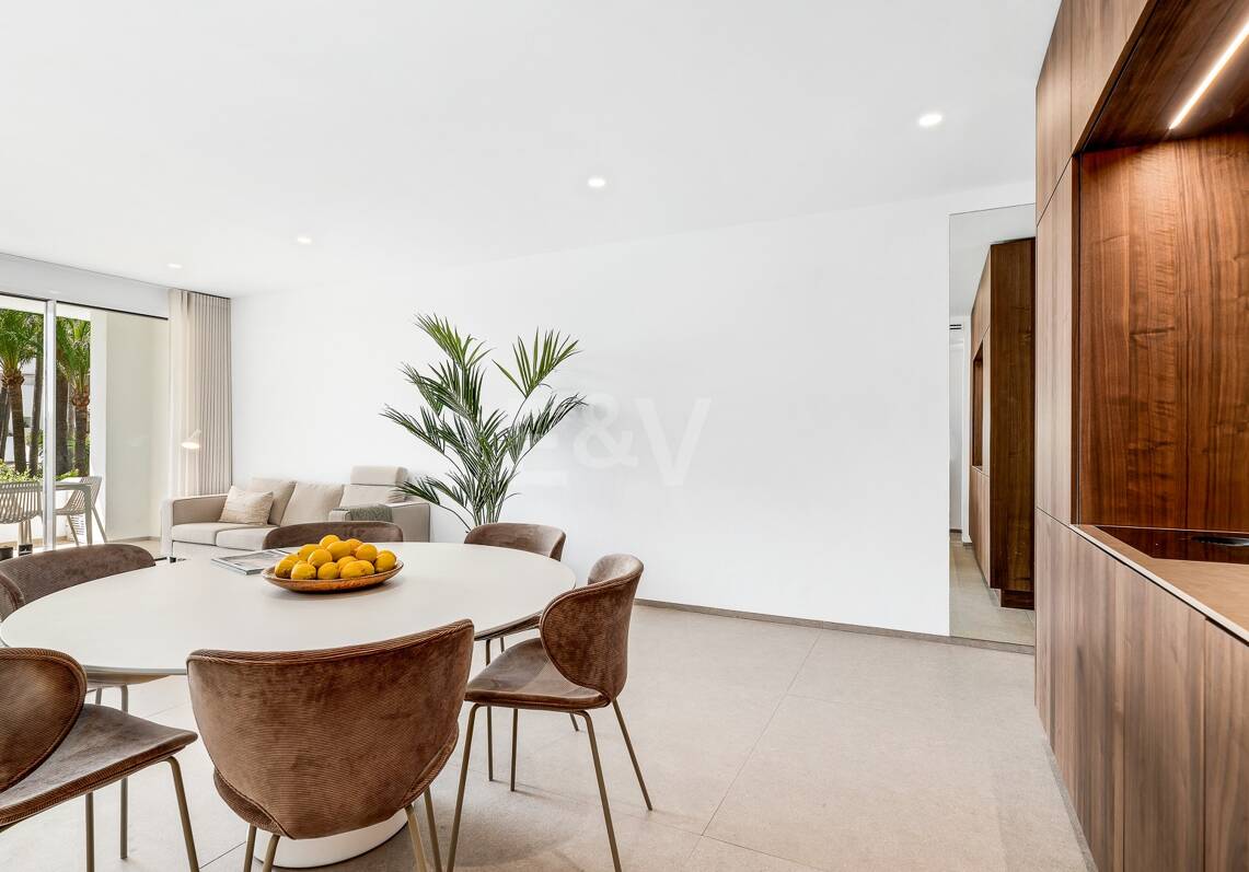 Sophisticated Apartment in the Prestigious Puente Romano